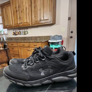 Men's size 13 Under Armour "Charged Assert" running shoes